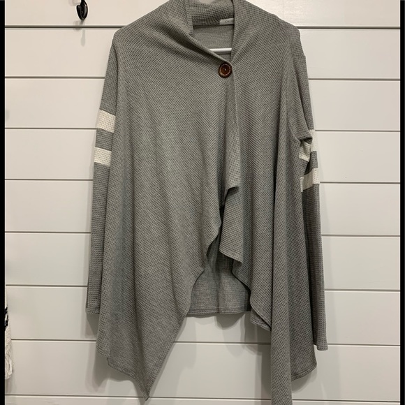 Cherish Sweaters - NWOT Flowy Waffle Knit Cardigan